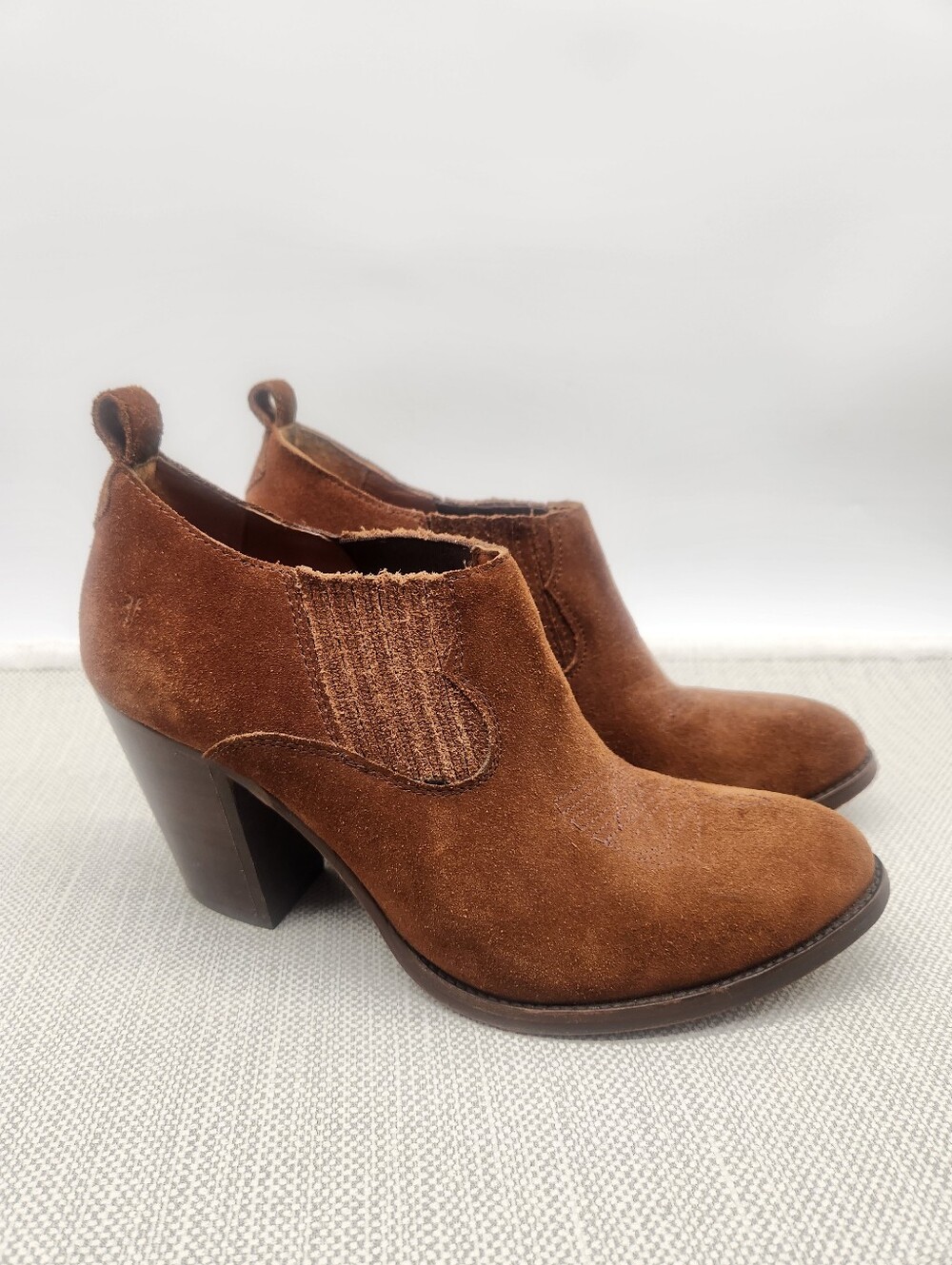 Frye 9 B Shootie Brown Suede Heeled Bootie Western Biker Cowgirl Cowboy
